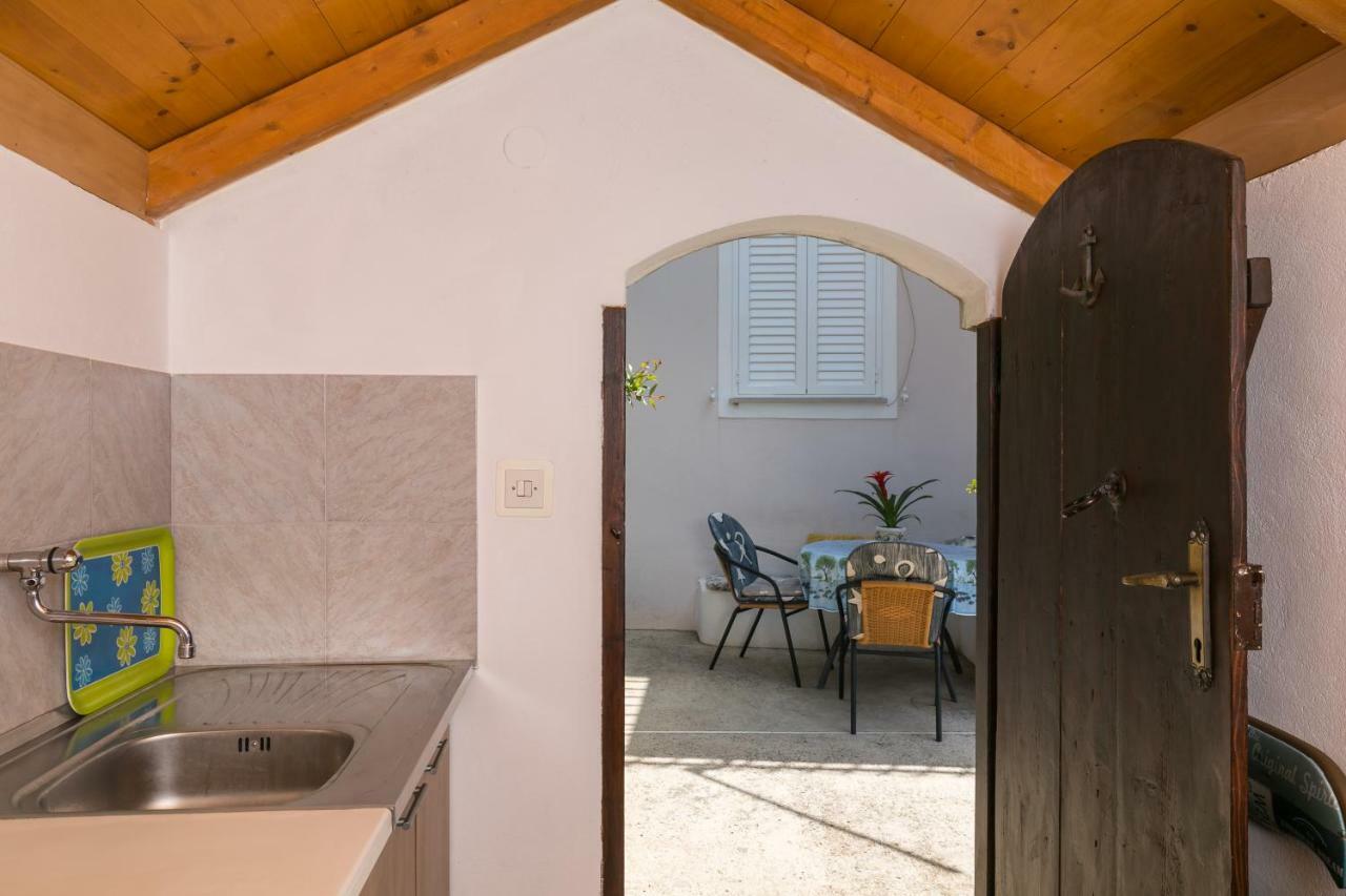 Mini Apartment Petra - Rooms Purple & Green With Kitchen And Garden Дубровник Екстер'єр фото