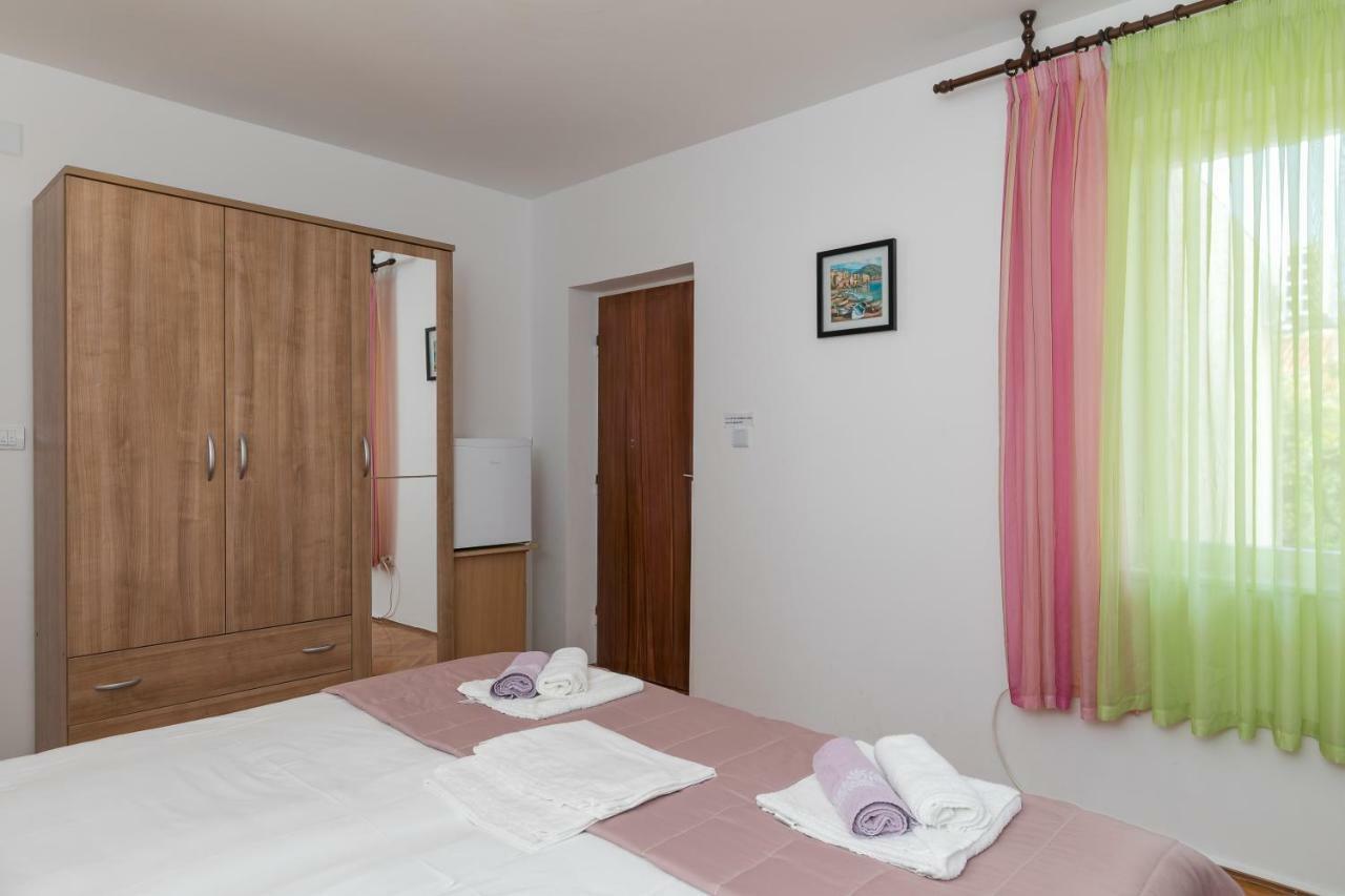 Mini Apartment Petra - Rooms Purple & Green With Kitchen And Garden Дубровник Екстер'єр фото