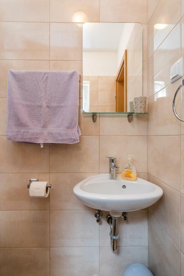 Mini Apartment Petra - Rooms Purple & Green With Kitchen And Garden Дубровник Екстер'єр фото