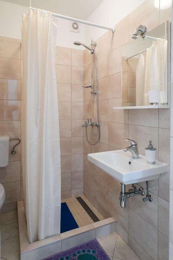 Mini Apartment Petra - Rooms Purple & Green With Kitchen And Garden Дубровник Екстер'єр фото