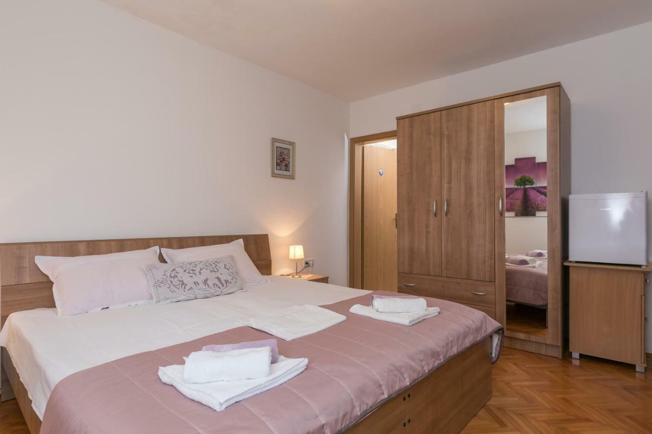 Mini Apartment Petra - Rooms Purple & Green With Kitchen And Garden Дубровник Екстер'єр фото