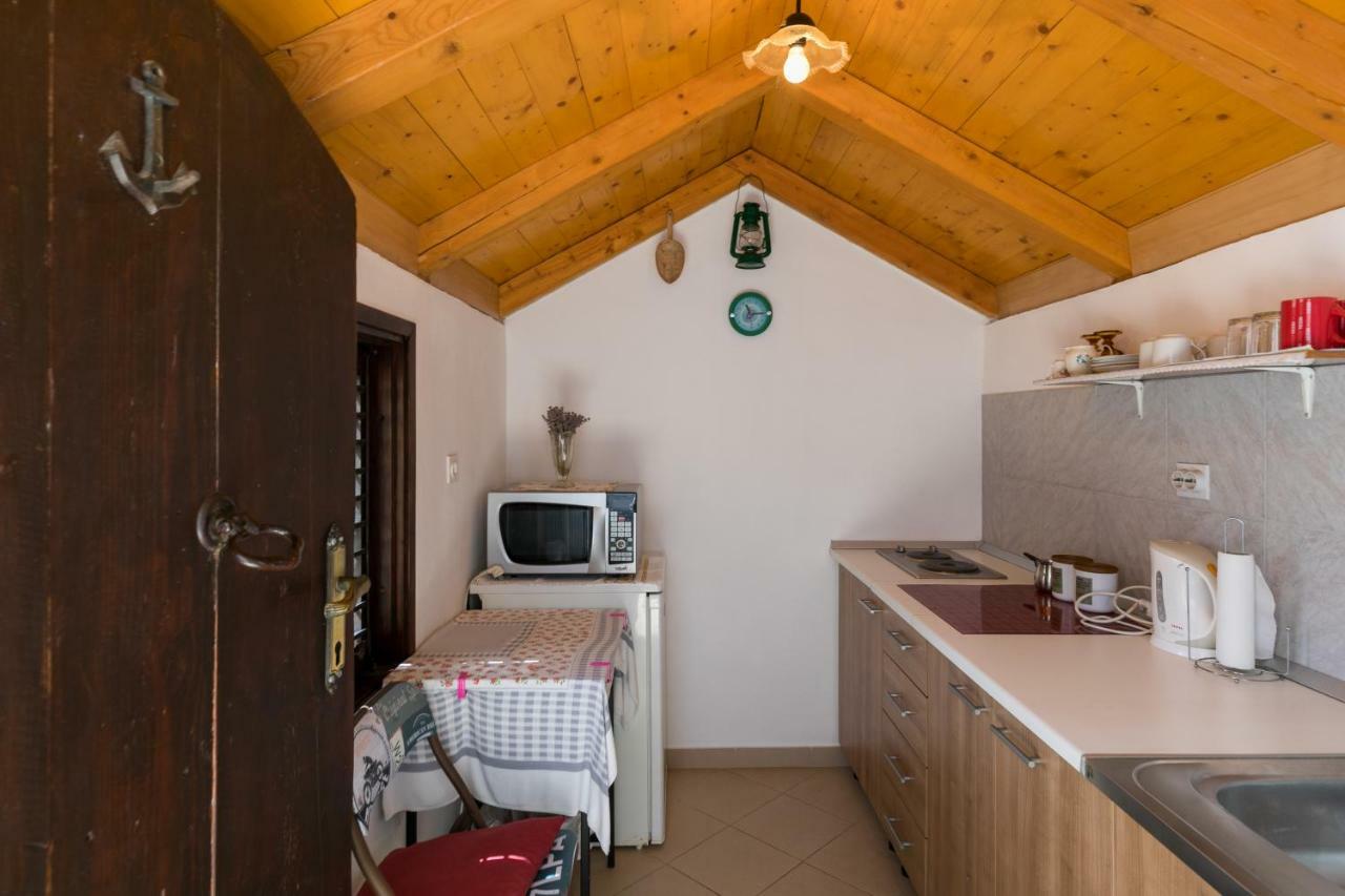Mini Apartment Petra - Rooms Purple & Green With Kitchen And Garden Дубровник Екстер'єр фото