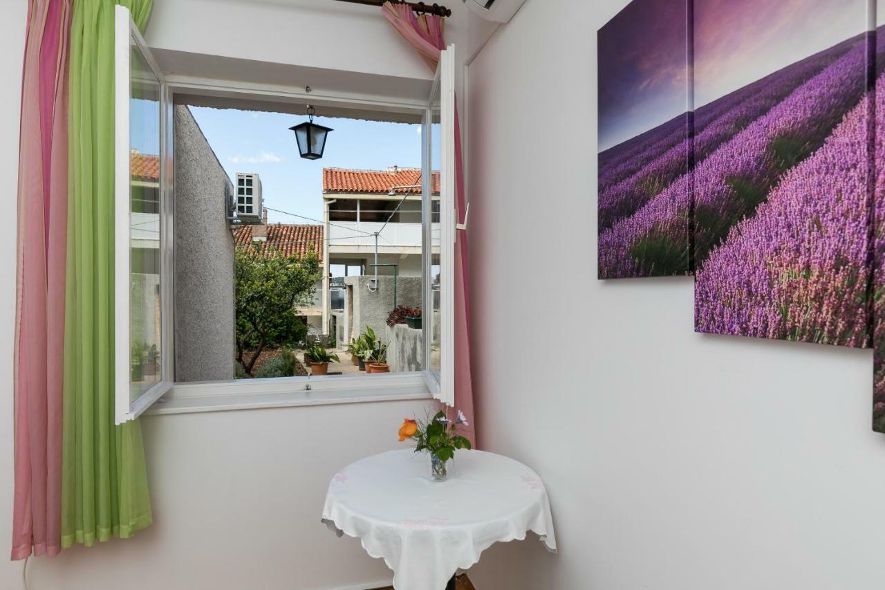 Mini Apartment Petra - Rooms Purple & Green With Kitchen And Garden Дубровник Екстер'єр фото
